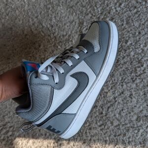 Nike Court Borough Mid 2 Gray/White Boys Size 7